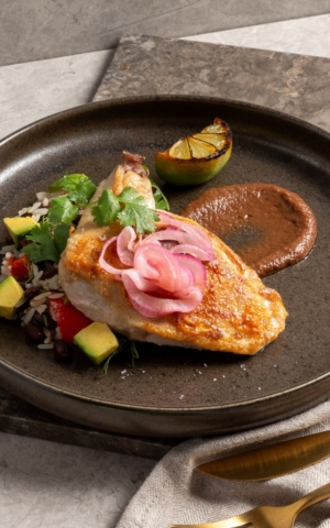 Seared chicken breast brought to life with vibrant flavours of capsicum, coriander, lime rice and radish 👌

#SeasonedbyQLD #GalaDinner #CorporateCatering