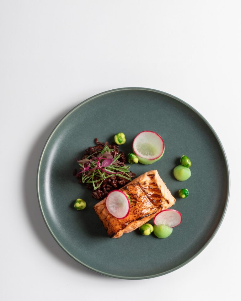 Rich miso-glazed salmon paired with glutinous black rice and bright, textural elements of green apple, radish and wasabi peas 🍏
#SeasonedbyQLD #MisoSalmon #Entree Rich miso-glazed salmon paired with glutinous black rice and bright, textural elements of green apple, radish and wasabi peas 🍏
#SeasonedbyQLD #MisoSalmon #Entree