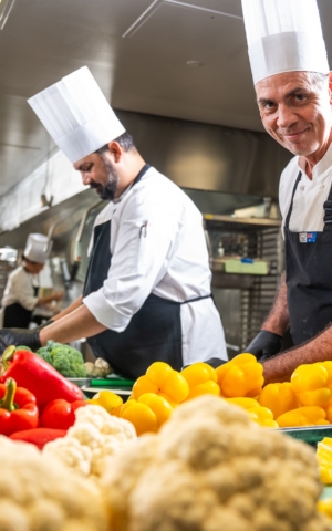 Happy Queensland Day!

Today we celebrate the region that cultivates the local produce that defines our menus.

We're inspired by it's abundance and the way it continues to bring flavour and quality to every dish we create 🫑

#SeasonedbyQueensland #QueenslandDay