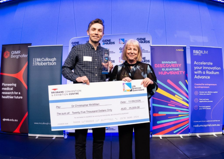 Image of Dr Chris McMillan receiving the inaugural BCEC LSQ Bio Innovation Bursary.